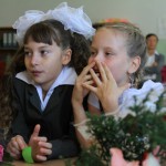 День знаний в двух школах Серова. Фотоотчет в лицах