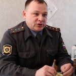 Начальнику Серовского ГИБДД жаловались на машины во дворах