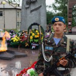 Караул у вечног огня несли ребята из патриотичной организации "Витязь". Фото Катерины Быковой