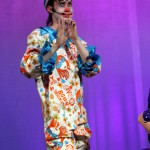 Веселый обаятельный клоун в исполнении Макса Белова радовал публику уже одним только своим появлением на "арене". Фото Влада Бурнашева.