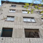 Жительница Сортировки бьет тревогу: соседняя квартира без окон, отапливаем улицу!