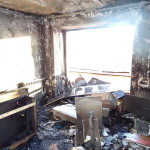 квартира выгорела целиком, люди находящиеся в ней пострадали не меньше. Фото: Константин Бобылев, газета "Глобус".