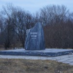 Не все команды смогли сразу найти Камень памяти жертвам наводнения 1993 года. Фото: газета "Глобус"