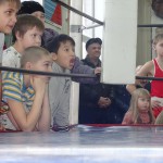 Болельщики были готовы сами выйти на ринг. Фото: Константин Бобылев. газета "Глобус".