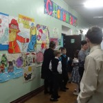 Воспитанники Серовской детской школы-интерната ждут начало праздничной программы. Фото: Екатерина Баязитова, "Глобус"