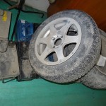 Украденные серовскими молодчиками колеса и аккумуляторы. Все фото: полиция Серова.