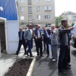 Оценить ход строительства корта приехала целая делегация чиновников. Фото: Михаил Бобков, газета "Глобус".