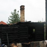 По словам Валерия, гореть начало со стены сараев. Фото: Константин Бобылев, "Глобус".