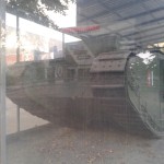Британский танк Mark V стоит под куполом