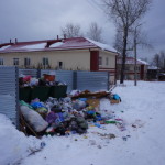 В редакцию начали поступать жалобы от горожан на свалки мусора в Серове. Фото: Михаил Бобков, газета "Глобус".