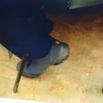 Студент разгуливал по Серову в украденных кроссовках. в них его и задержали. Фото: полиция Серова.