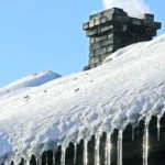 Серовская городская прокуратура проверяет наличие наледи и снега на крышах домов