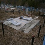 В серовских Андриановичах двое школьников устроили акт вандализма на кладбище