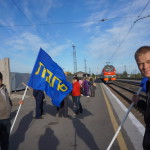 Серовские активисты ЛДПР ждут на перроне прибытия агитпоезда. Фото: Андрей Клеймёнов, газета "Глобус".