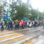 С приветствием "Слава ВДВ!" десантники прошли по центральным улицам Серова.
