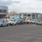 Старт автопробегу был дан с парковки торгового центра Nebo. Фото: Константин Бобылев, "Глобус".