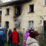 В поселке Энергетиков горел многоквартирный дом. Фото: Управление гражданской защиты Серовского городского округа