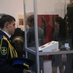 Первыми посетителями выставки сталив оспитанники серовских военно-патриотических клубов. Фото: Константин Бобылев, "Глобус".