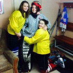 Анастасия Чуйко (в центре) вместе с девочками из команды «Серовские девчата» Миланой Фурлетовой и Юлией Чучкаловой. Фото предоставлено Анастасией.