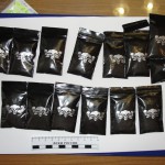 14 полимерных пакетов с наркотиками, изъятыми из посылки, которую девушке прислал брат , живущий в Питере. Все фото: пресс-служба УФСКН России по свердловской области.