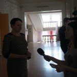 Елена Бердникова комментирует дебаты тележурналистам. 
