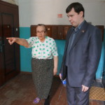Жительница поселка Энергетиков жалуется на "потоп" депутату Думы Серова Александру Столбову, который одним из первых рассказал о ситуации.