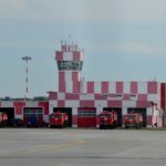 Аэропорт располагает собственным пожарным депо.
