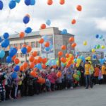 В конце праздгника ребята выпустили в небо шары. Фото: Константин Бобылев, "Глобус".