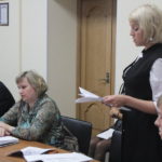 Докладчик -- Татьяна Козенко, рядом -- Оксана Лебедева. Фото: Константин Бобылев, "Глобус".