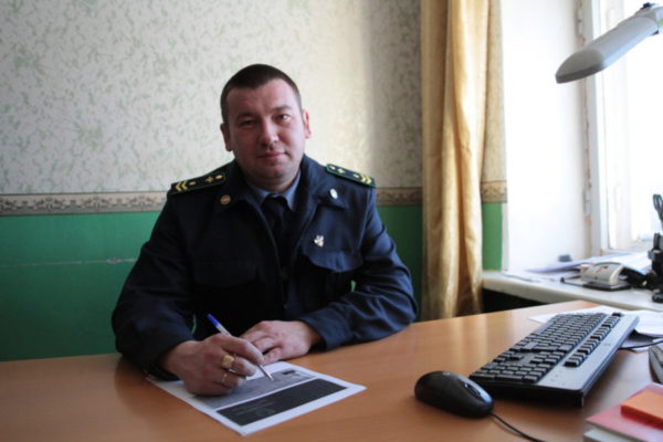 «9 декабря 2016 года знаменательный день для всех работников и ветеранов ведомственной охраны железнодорожного транспорта – 95 лет со дня образования нашего предприятия. Желаем нашим сотрудникам, ветеранам службы стабильности, здоровья, успехов в работе, благополучия семьям, достойной заработной платы», – говорит Дамир Вахитов, начальник стрелковой команды станции «Серов-Сортировочный». Фото: Константин Бобылев, «Глобус»