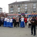 В ряды встала даже глава Серова Елена Бердникова. 