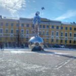 В финской столице множество символических скульптур и монументов. Фото: Ольга Ералёва.