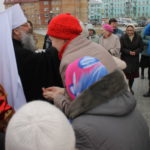 Люди приветствовали Кирилла. Фото: Мария Чекарова, "Глобус".