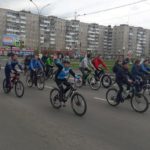 Больше двух сотен велосипедистов вышло на старт велопробега в Серове. Фото предоставлено Дмитрием Скрябиным.