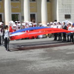 Во флешмобе присутствовали цвета Российского флага. Фото: Мария Чекарова, "Глобус".